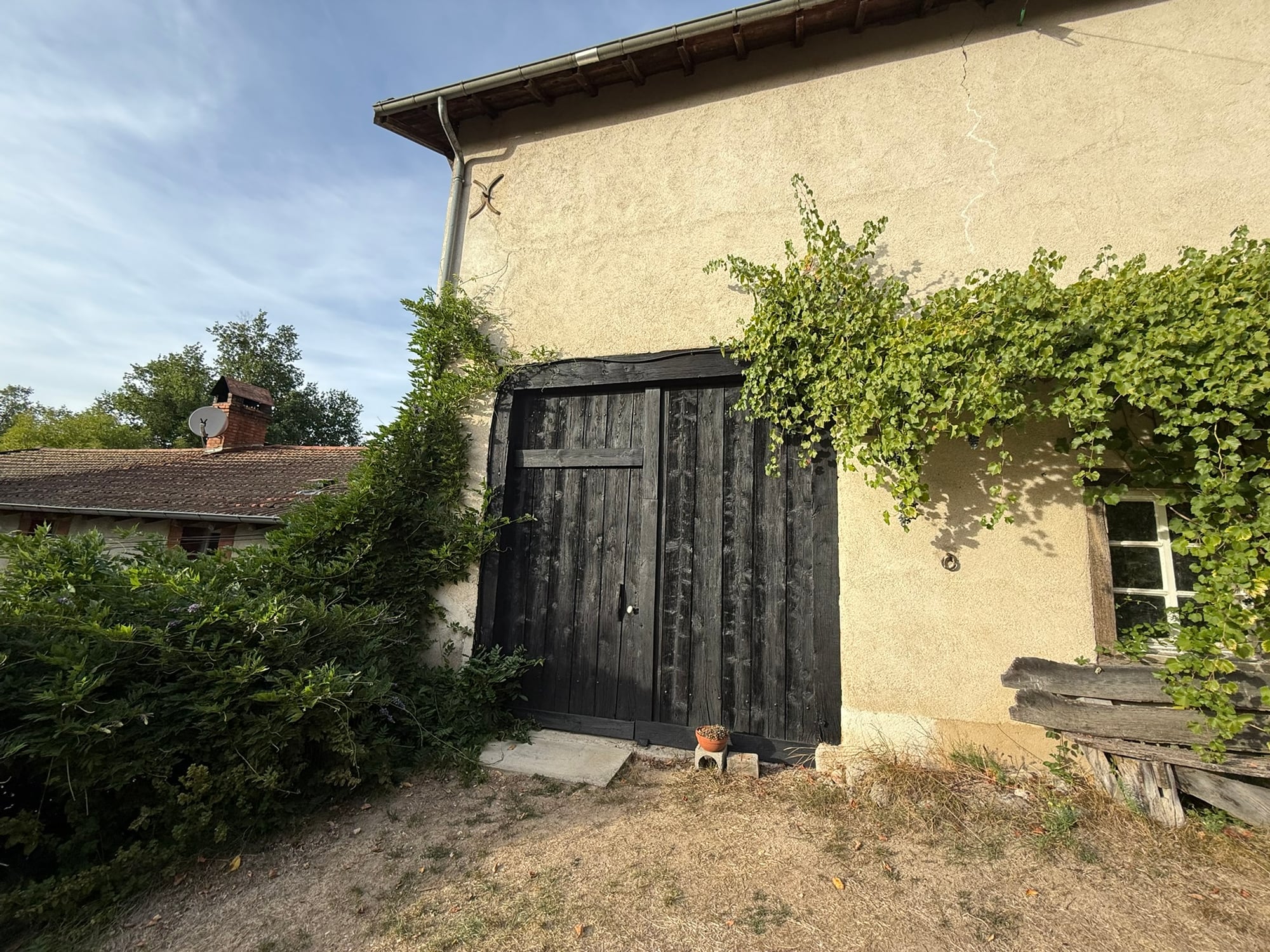 De gîte van Le Pré Doux tussen het groen